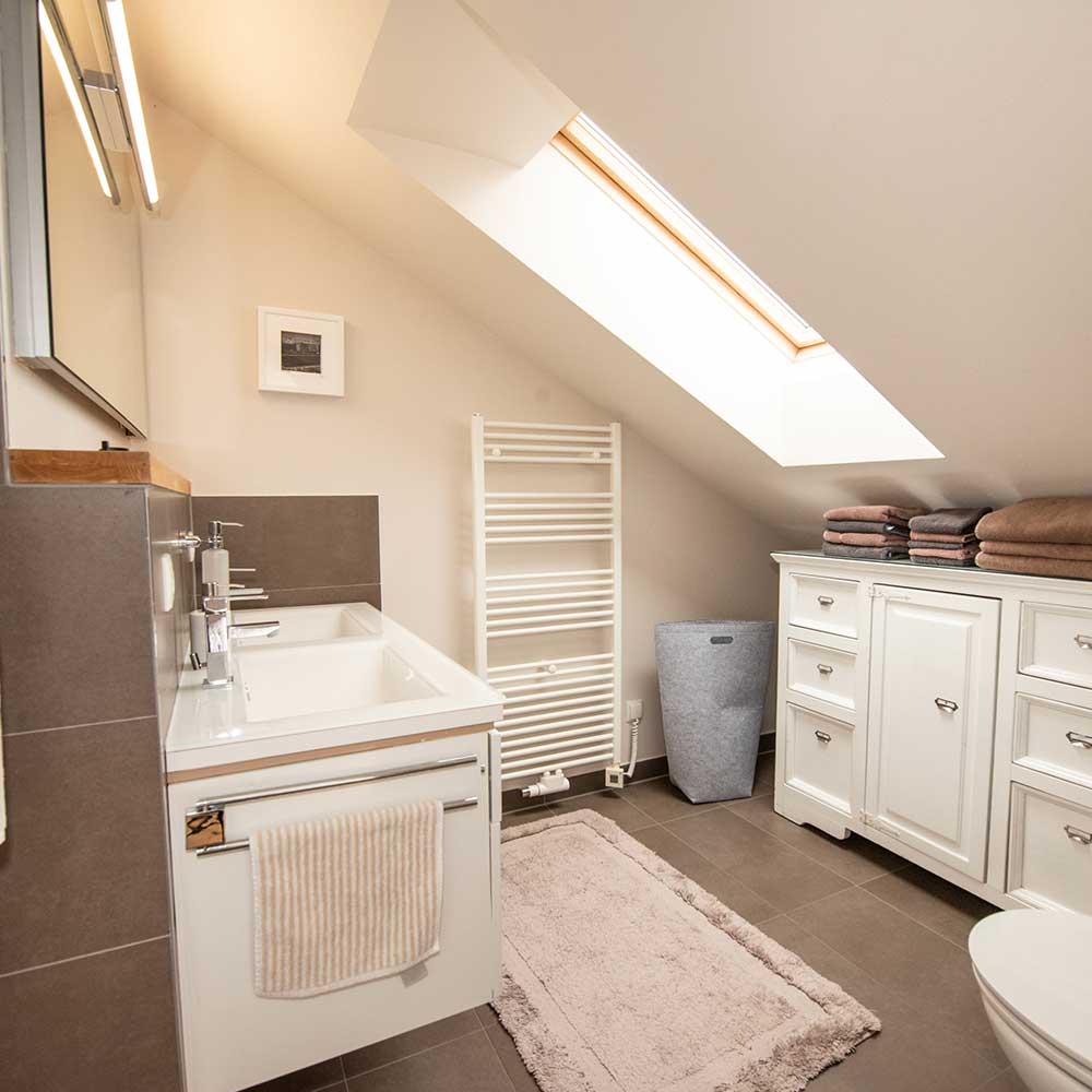 LakeHomeStays_Bad_03_04