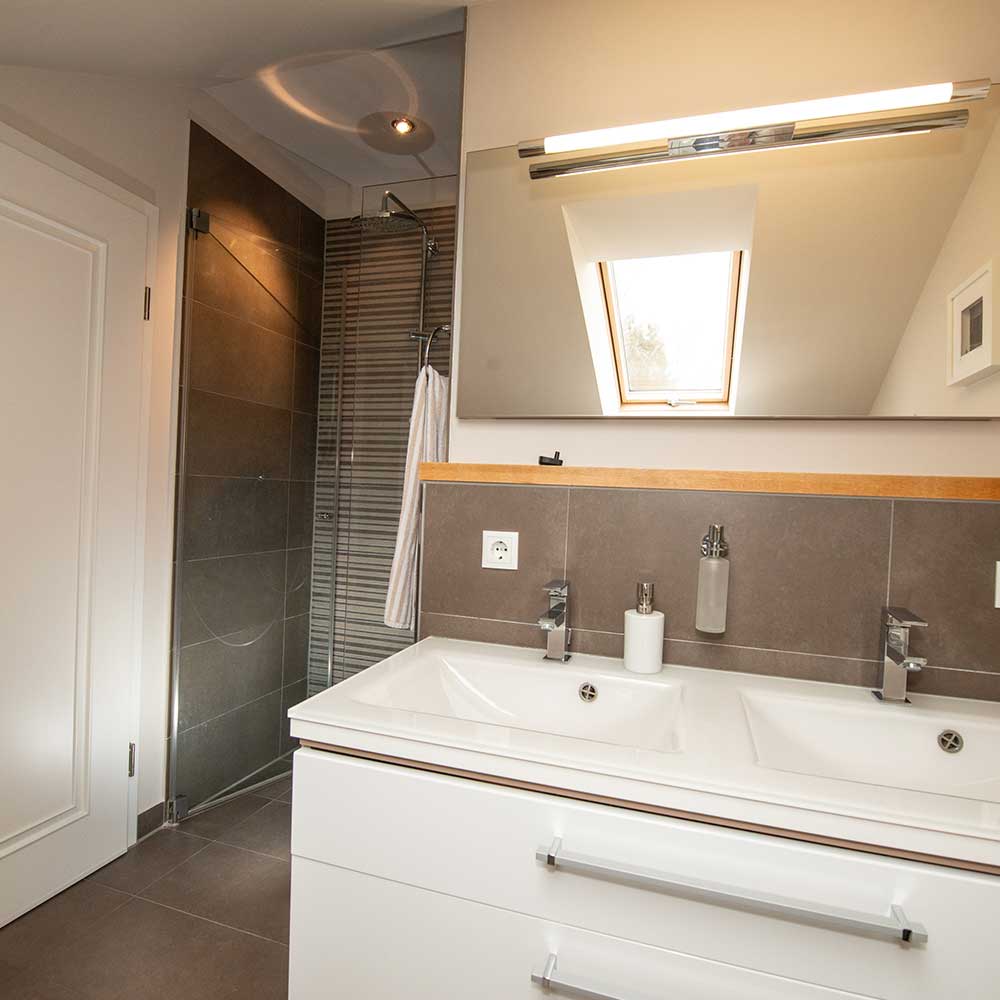 LakeHomeStays_Bad_03_05